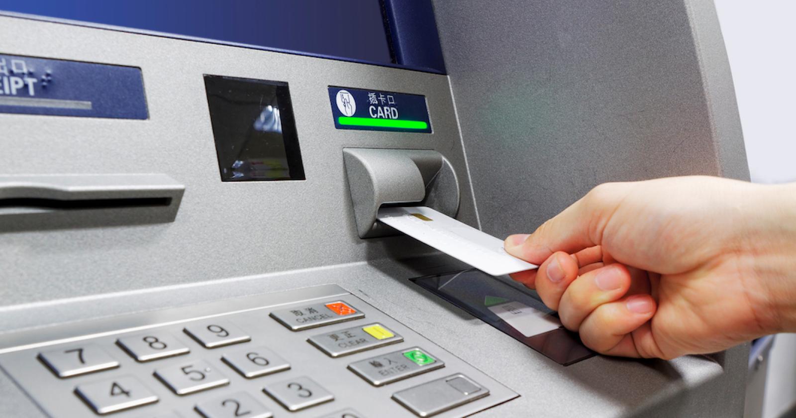 Truffa dello scontrino bancomat: un foglio dimenticato può costarti caro