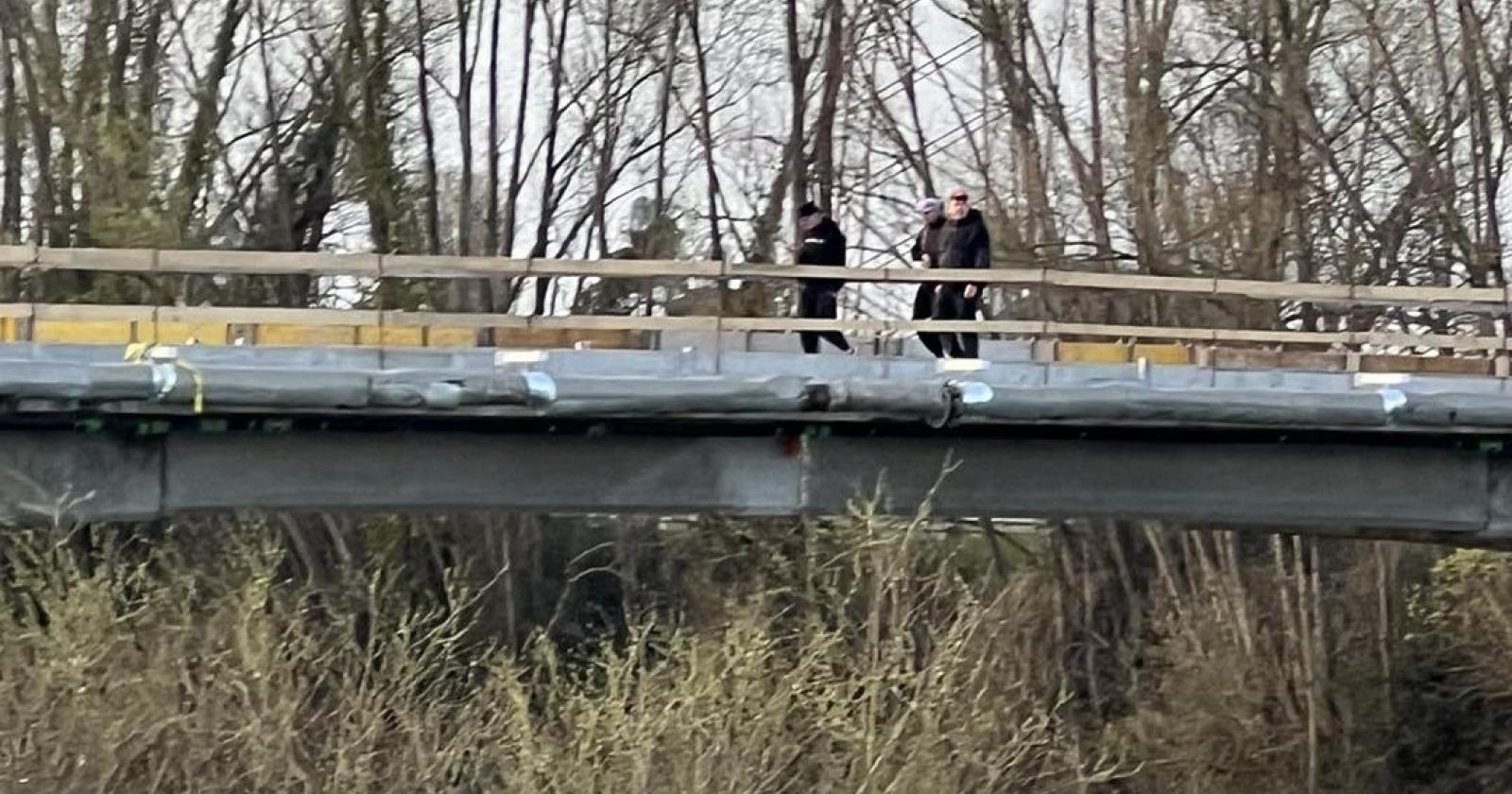 Il ponte è chiuso ma non per tutti