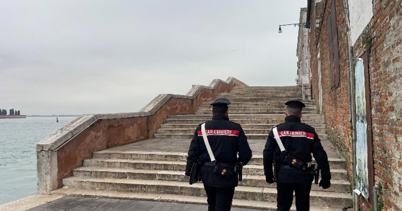 Spara colpi in aria con una scacciacani, denunciato 23enne