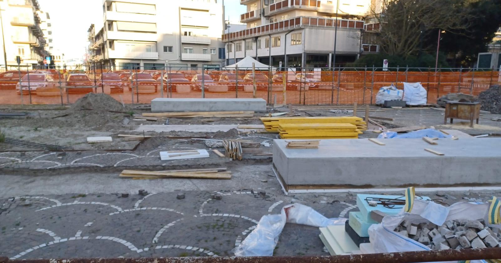 Piazzale Europa tra cemento e dubbi
