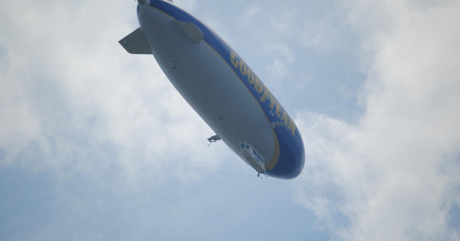 Lo Zeppelin tedesco regala un sorvolo spettacolare alla città 