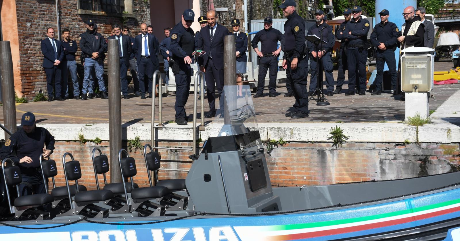 Presentato il nuovo battello tattico della Polizia 