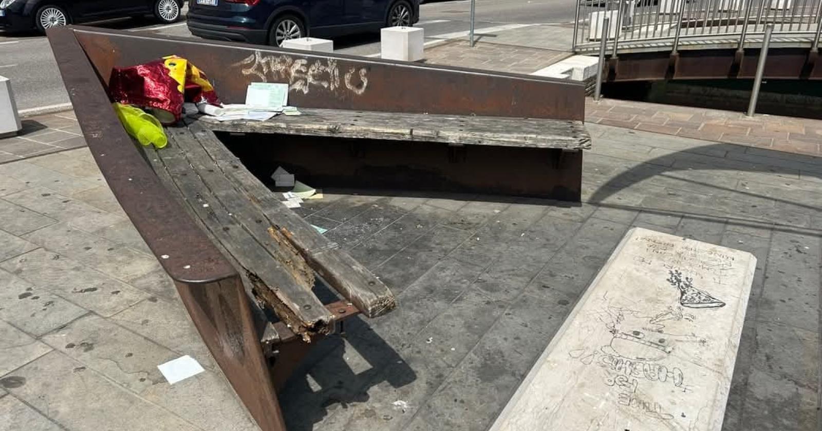 Panchine, presto il ripristino