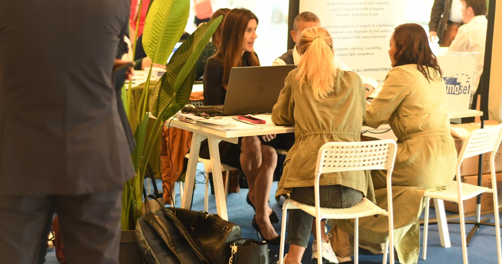 A Mestre il lavoro si incontra al centro commerciale