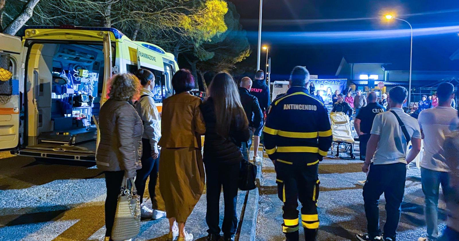 Si accascia all'improvviso alla fiera