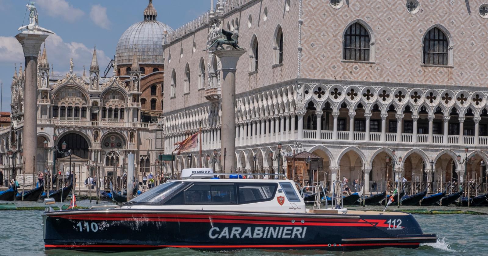Stretta dei Carabinieri sull’abusivismo: sequestrati 1.700 souvenir irregolari 