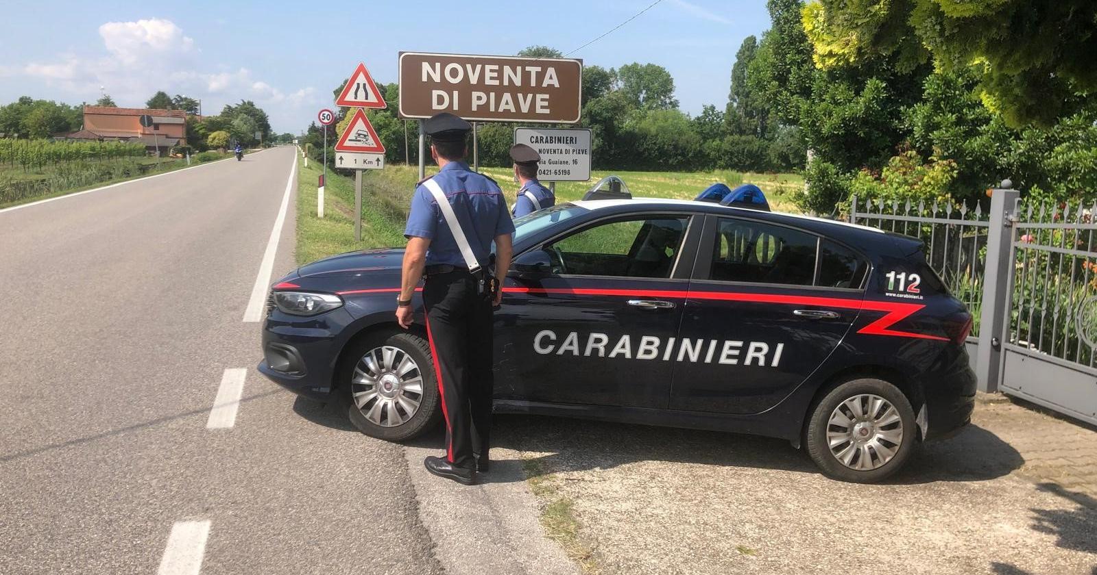 Deruba una donna all'outlet: arrestata 28enne