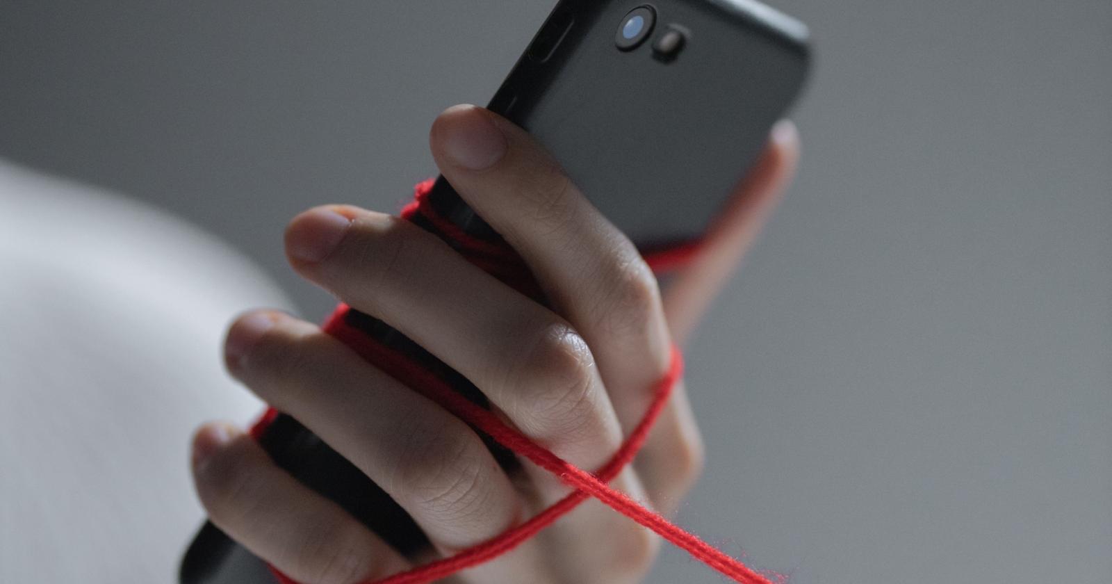 Smartphone e adolescenti: un confronto “oltre lo schermo”