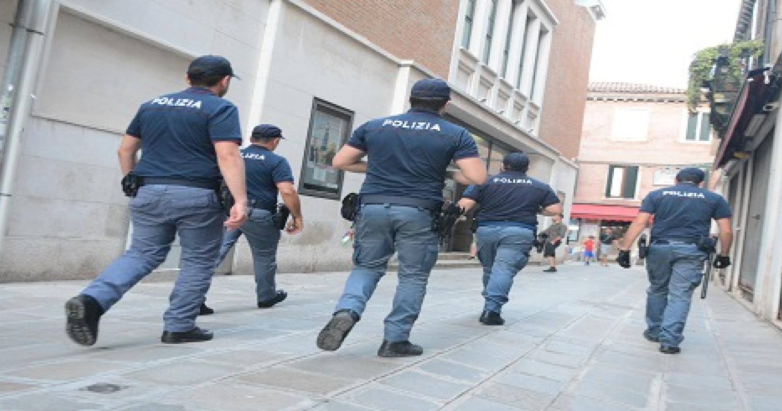 Cocaina e hashish pronti per la vendita, arrestato spacciatore