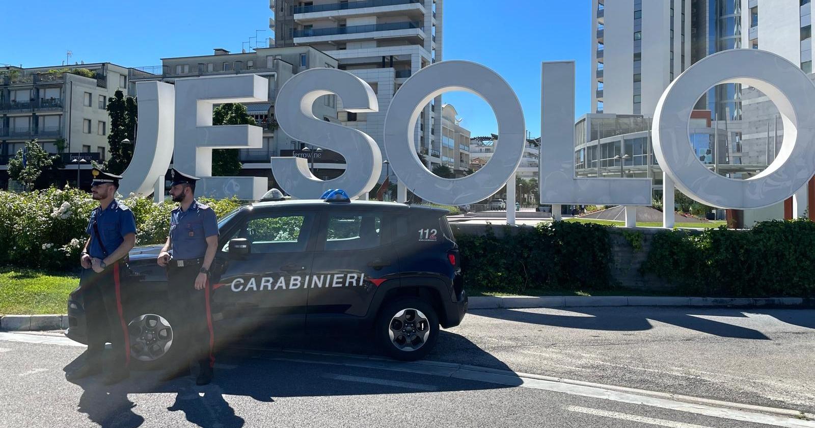  Hashish nascosto nel vano batteria: denunciati quattro giovani