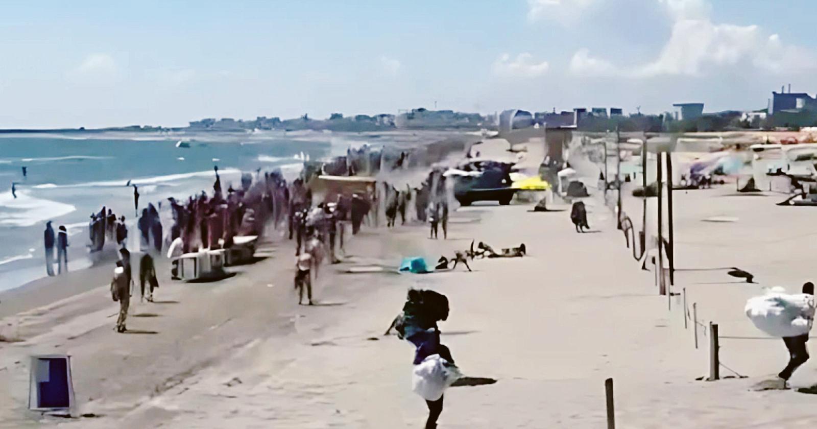 Abusivi, scatta il blitz in spiaggia  