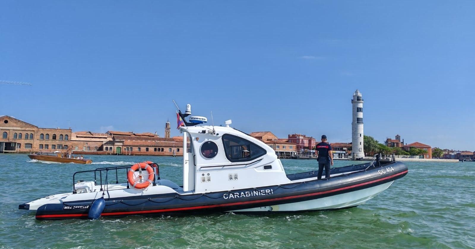 Navigazione irregolare in Laguna: sequestrato un taxi acqueo