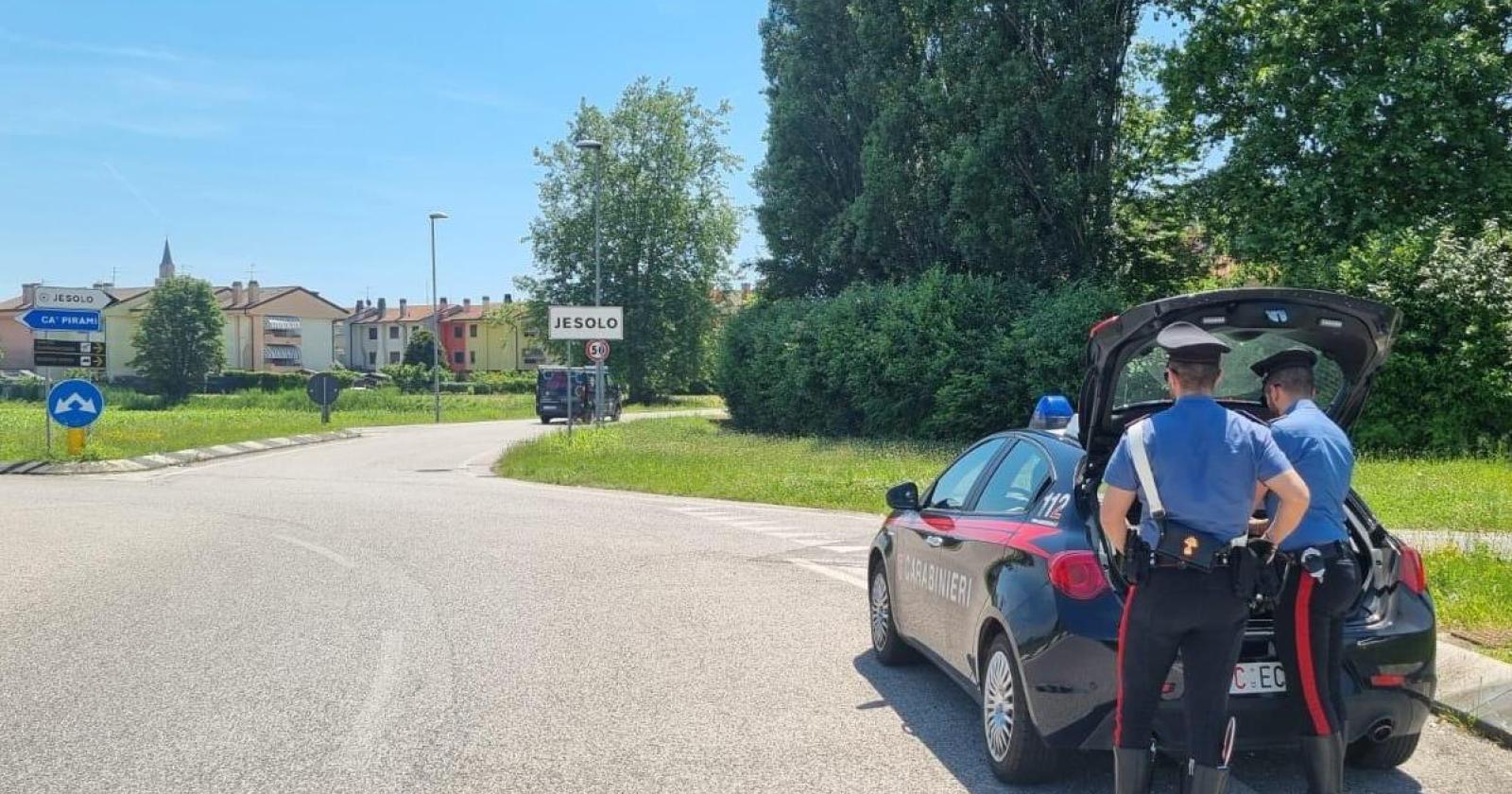 Furti di cellulari sulla spiaggia, beccato il borseggiatore