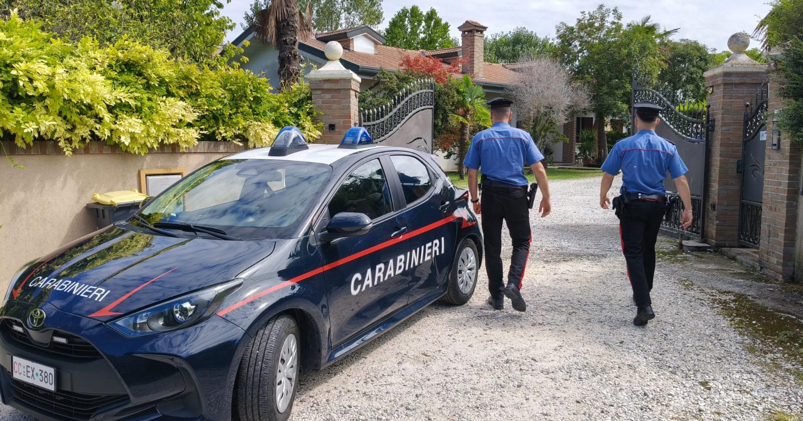 Vuole togliersi la vita,  i Carabinieri lo salvano