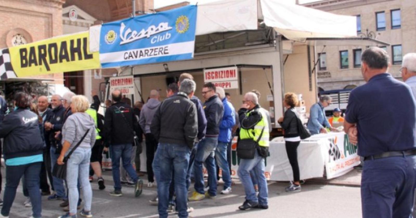 Cavarzere si tinge di rosa per il raduno delle vespe