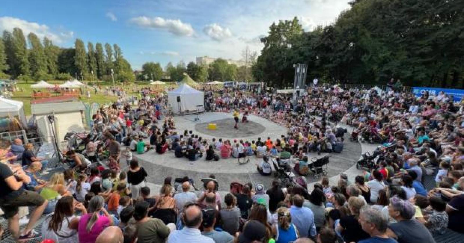 Mestre, il Parco Bissuola si trasforma in un cielo di bolle