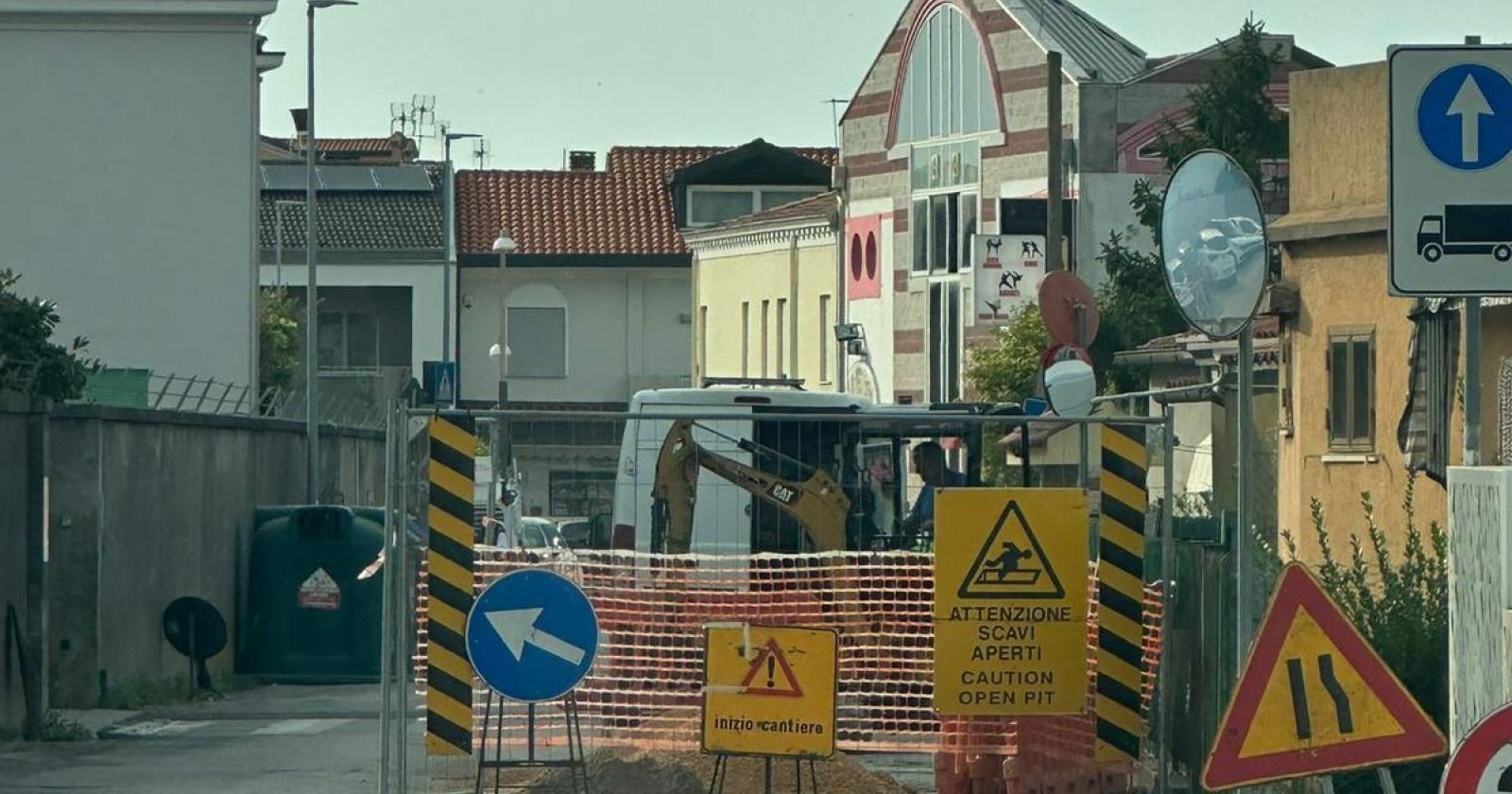Via Cicogna: “Caos inaccettabile”