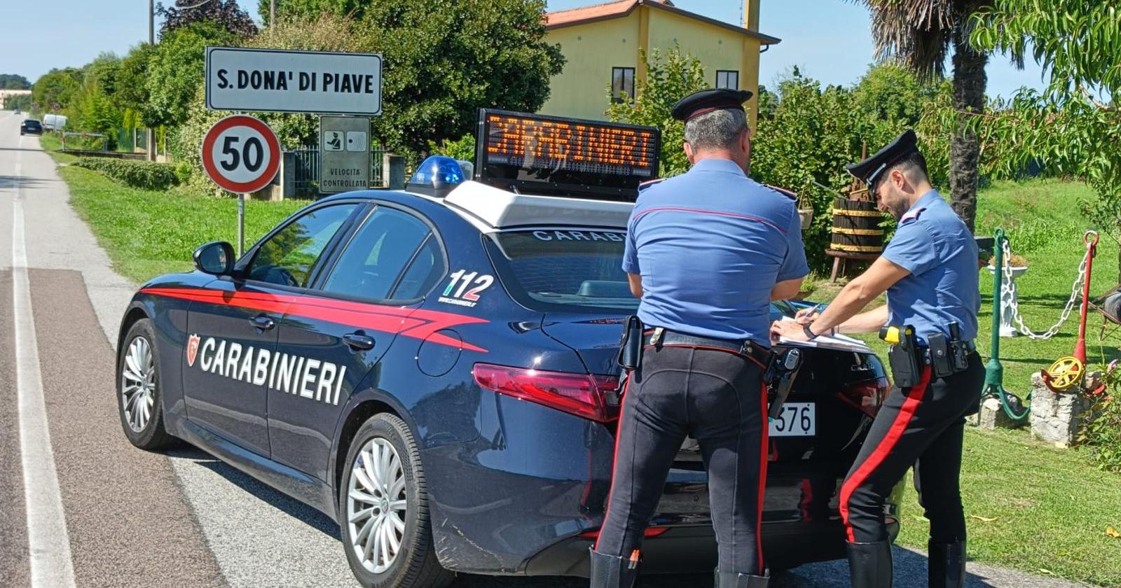 Tenta di impiccarsi, salvato dai Carabinieri