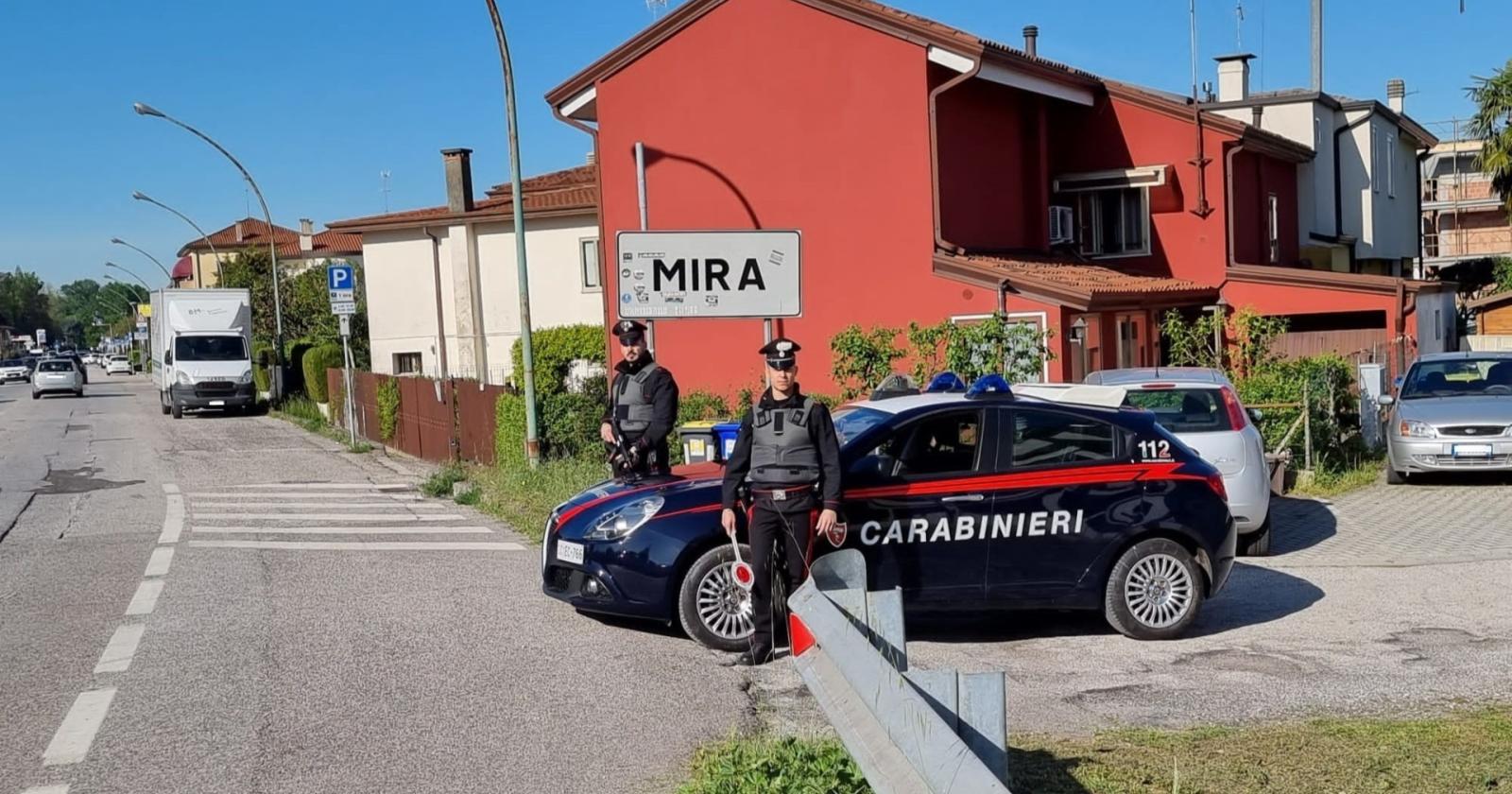 Mira, minaccia di dare fuoco alla casa della madre: 21enne finisce in carcere