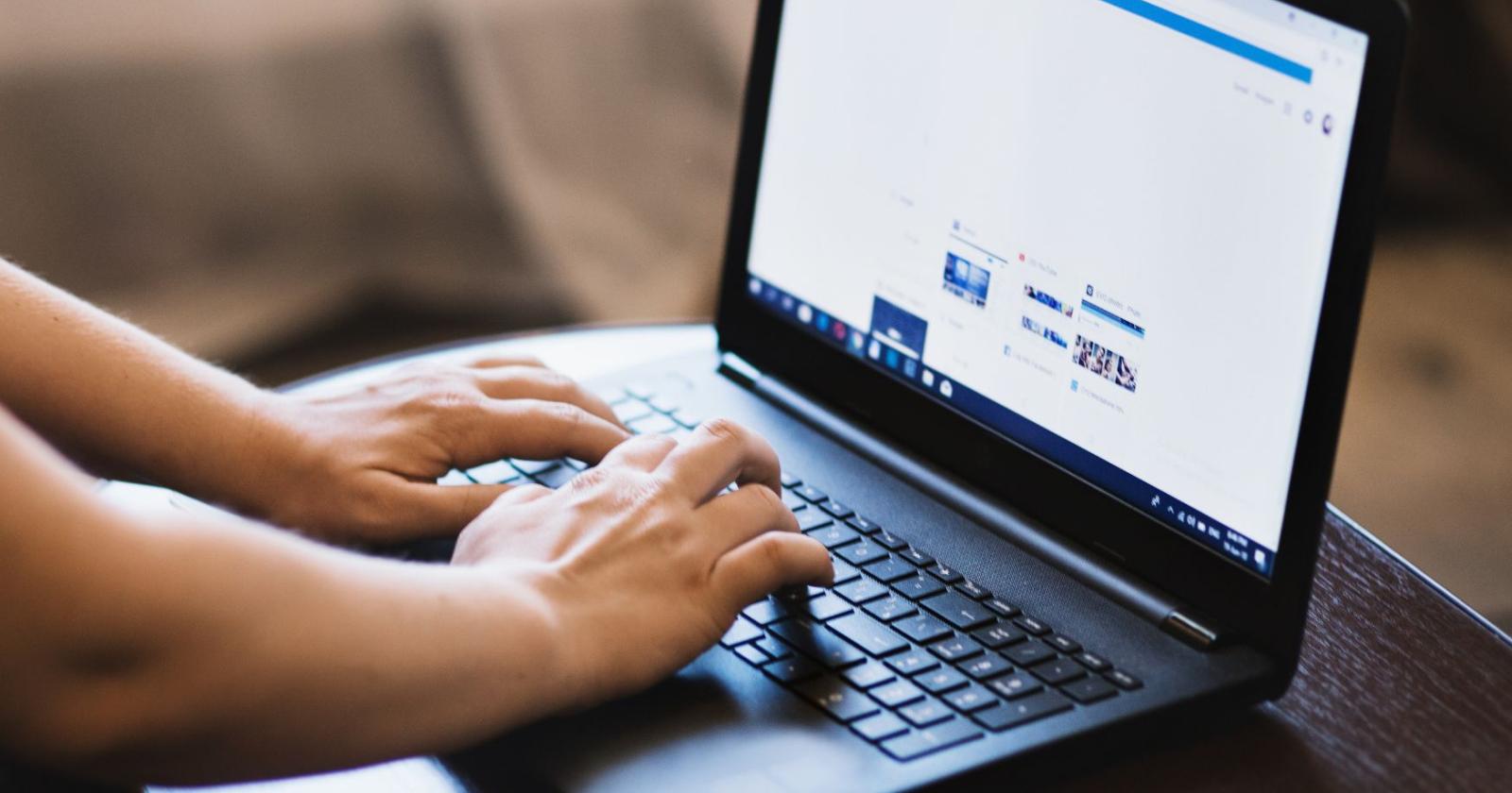 Teneva lezioni contro i pericoli del web ma aveva foto di minori nel pc