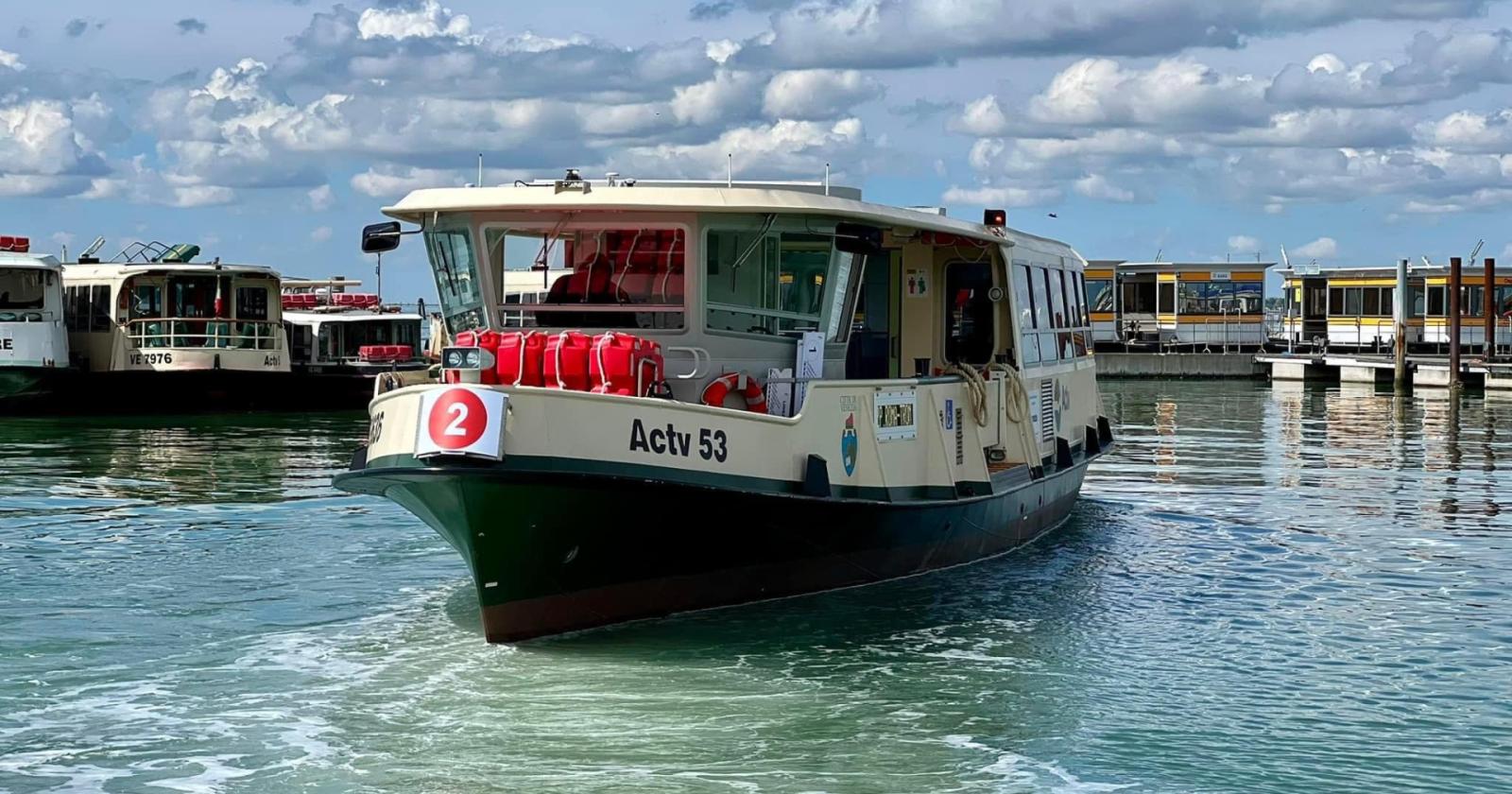 Aggressione a un dipendente Actv a Murano, denunciati due uomini a bordo di un barchino