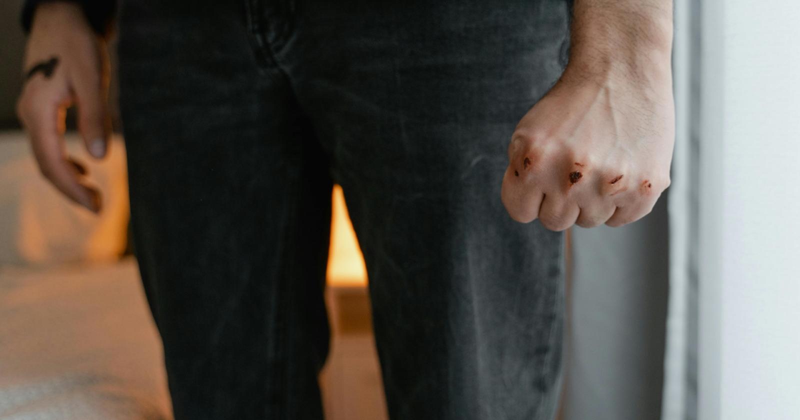 Aggressione e rapina: giovane a processo