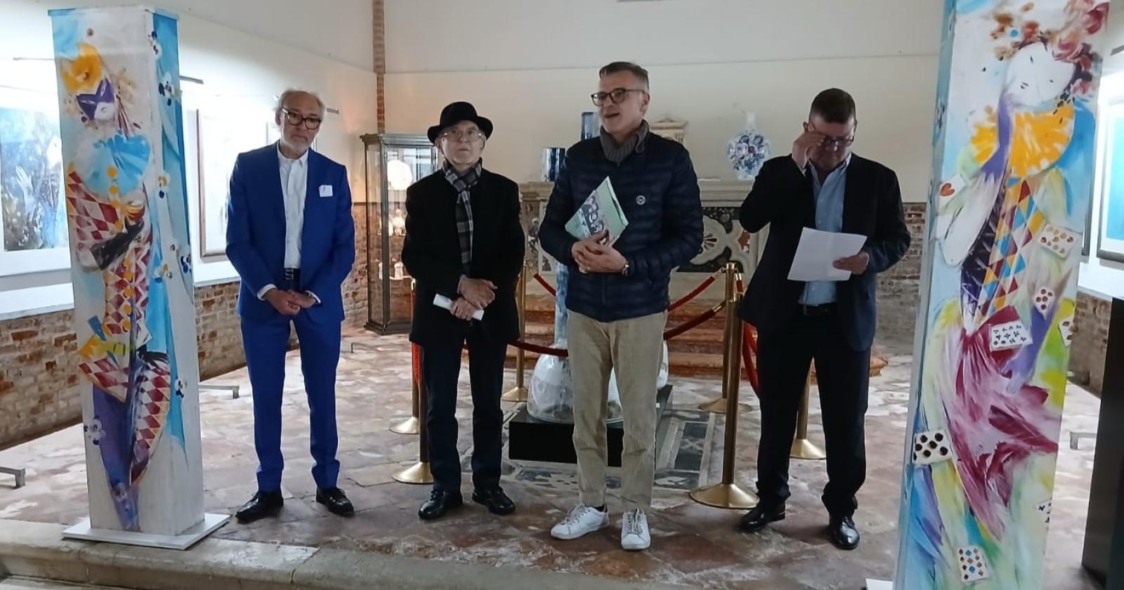 La luce tra colori e porcellane