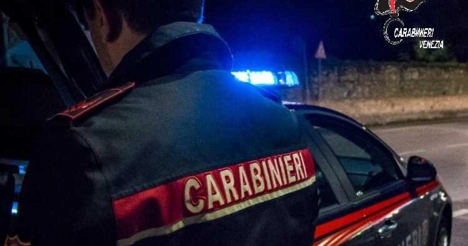 Mestre, scoperto presunto laboratorio di marijuana in casa: arrestato 33enne 