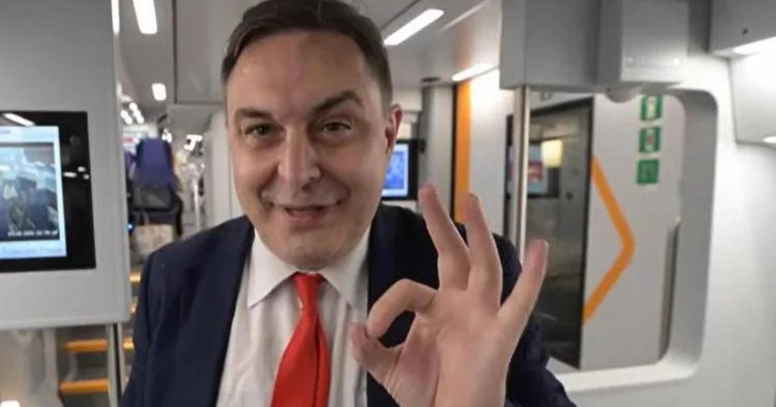 Andrea Diprè finto controllore Trenitalia su YouTube: scatta la denuncia