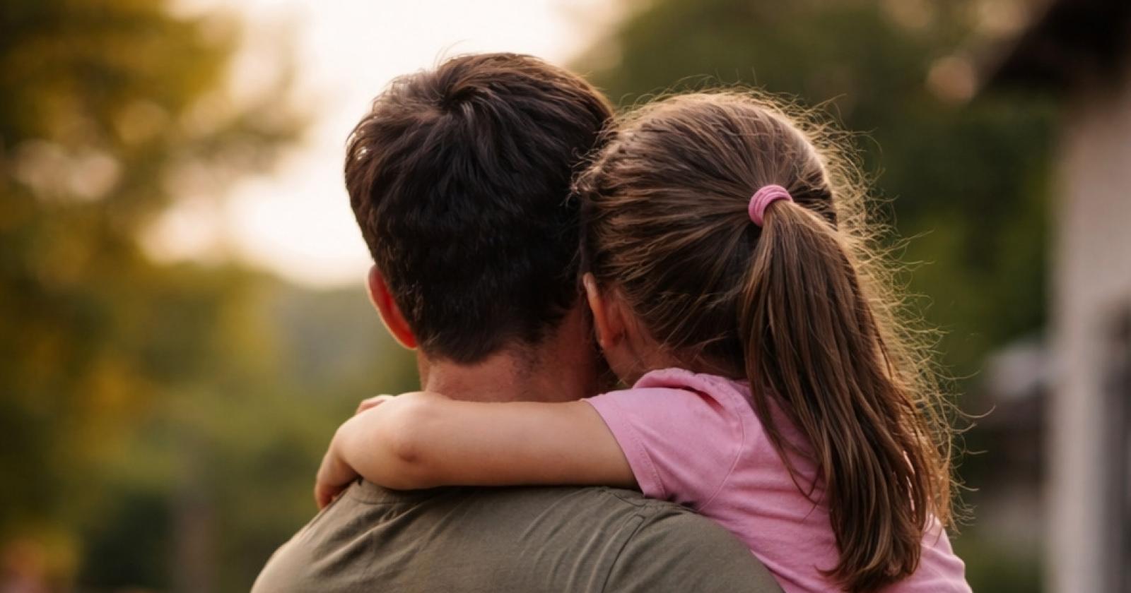 Disegna la mamma con un coltello, il pap&agrave; denuncia la compagna