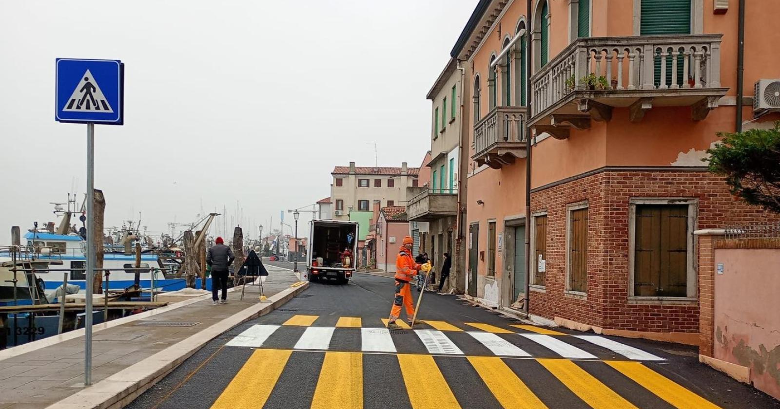 Lavori in riva Lusenzo Nord ripristinato il senso unico