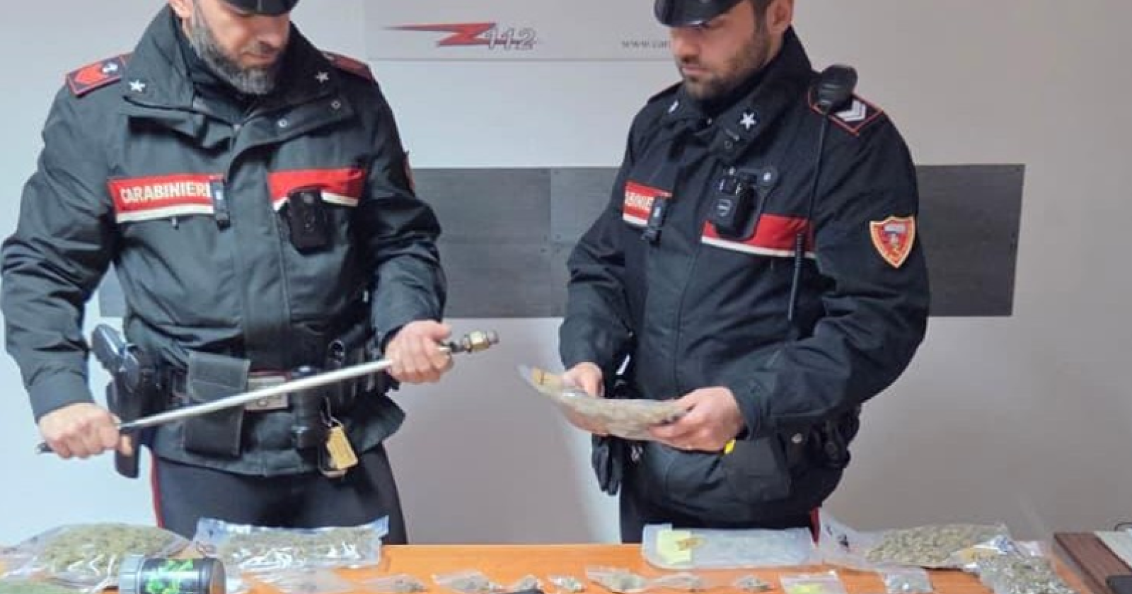 Pistola, droga e mazza ferrata: arrestato un 31enne