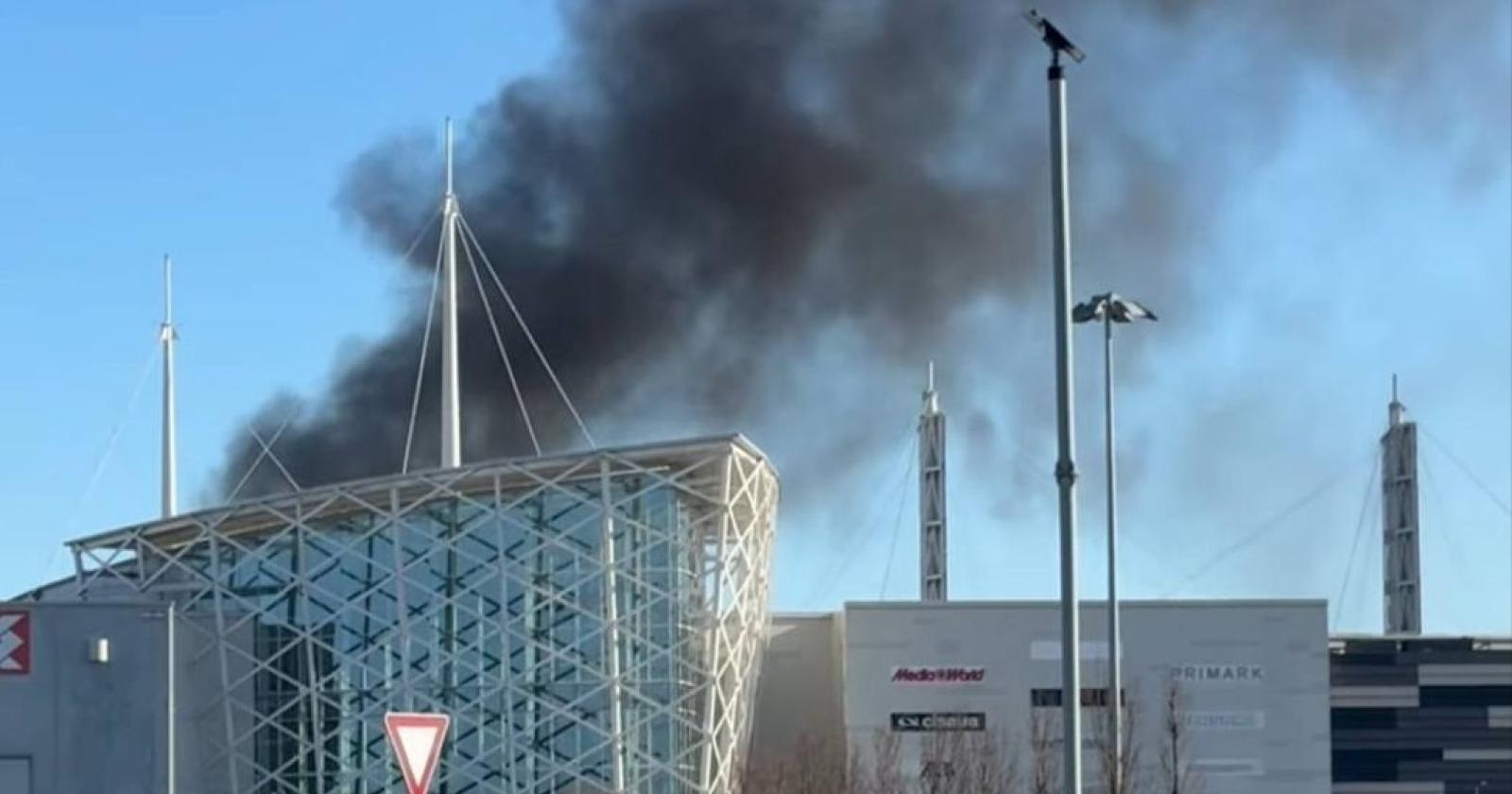 Allarme alla Nave de Vero: auto in fiamme nel parcheggio 