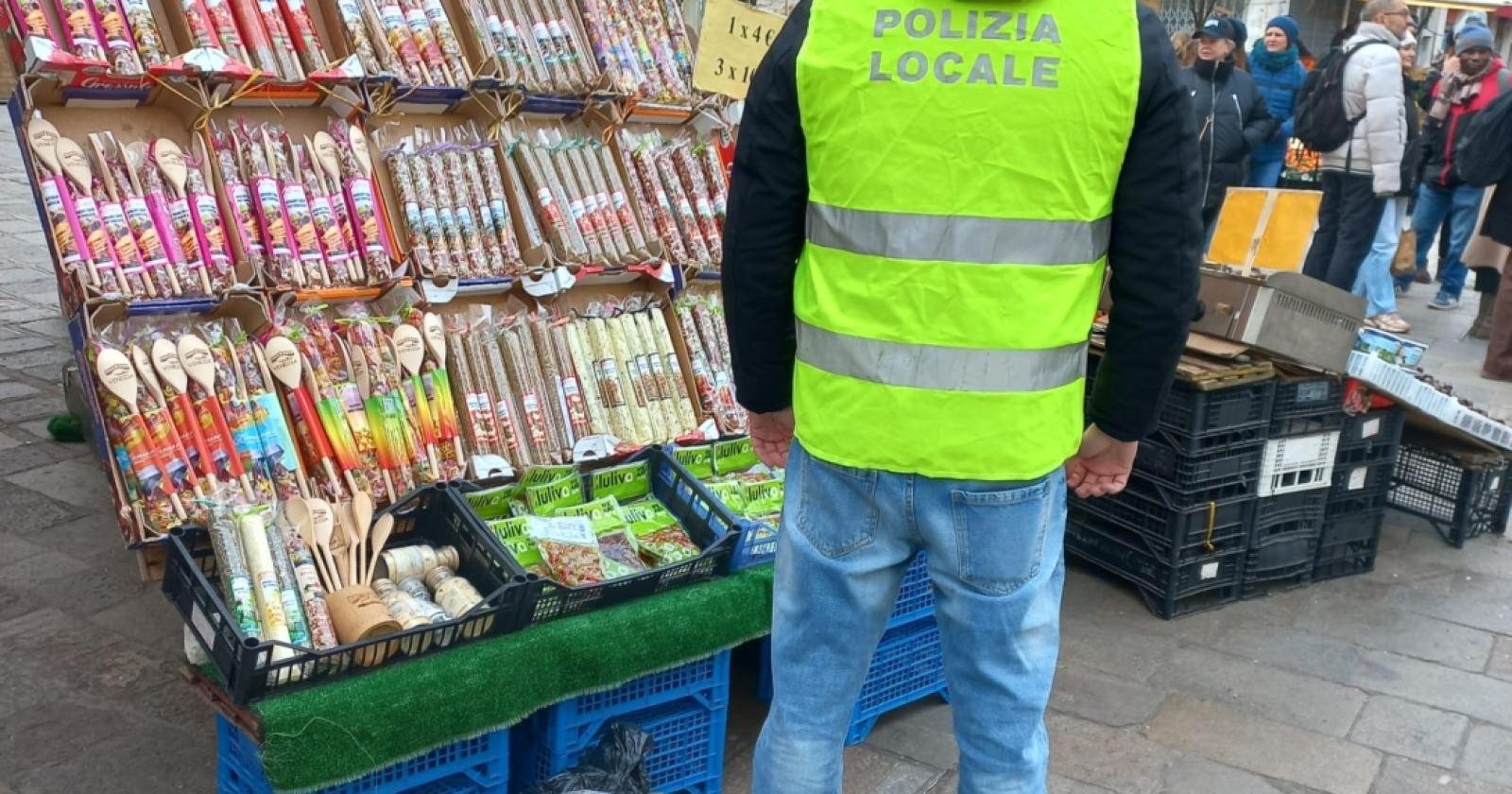 Sequestrati 15 kg di prodotti alimentari irregolari