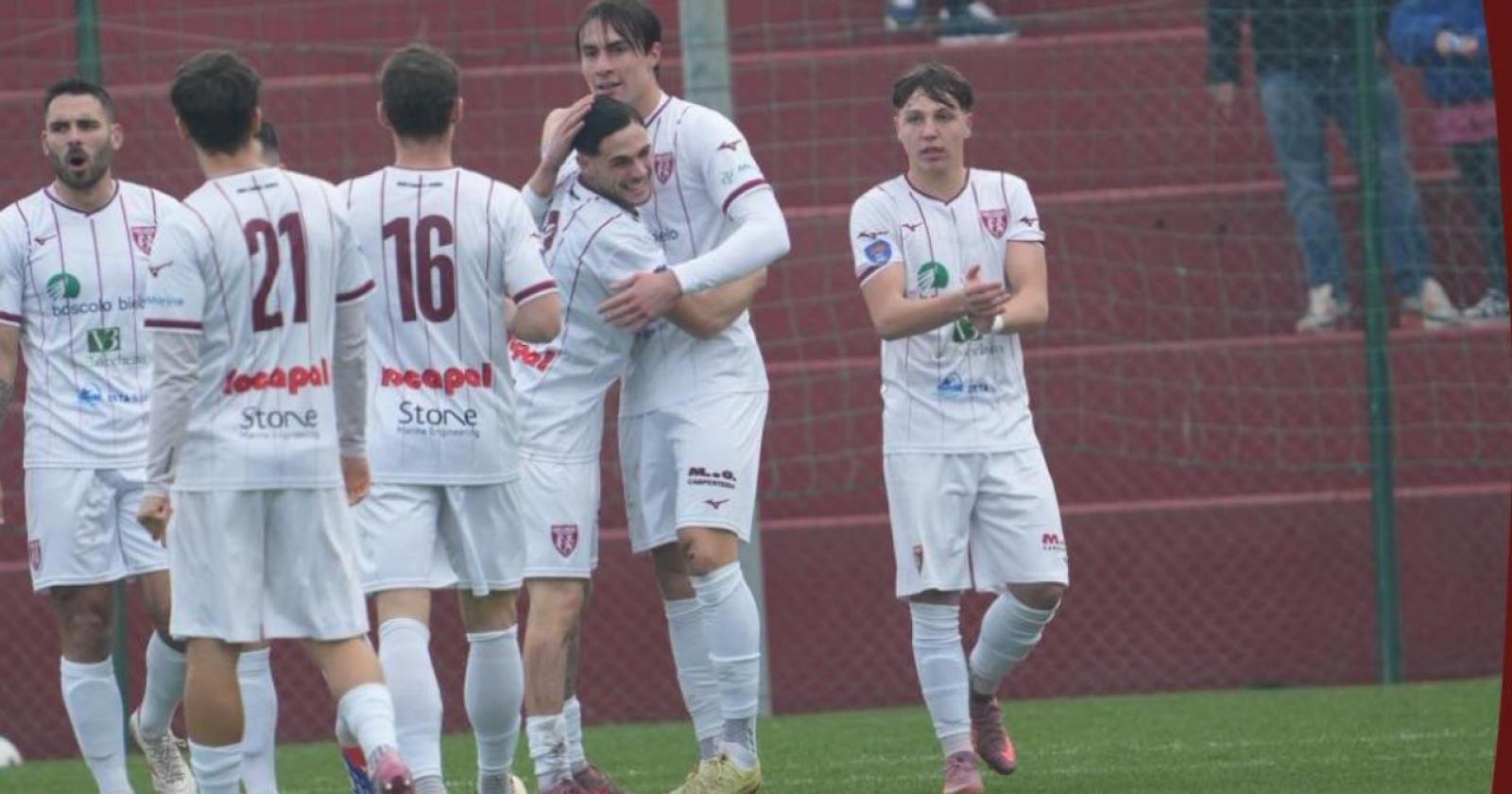 Union di corto muso e la vetta &egrave; pi&ugrave; vicina