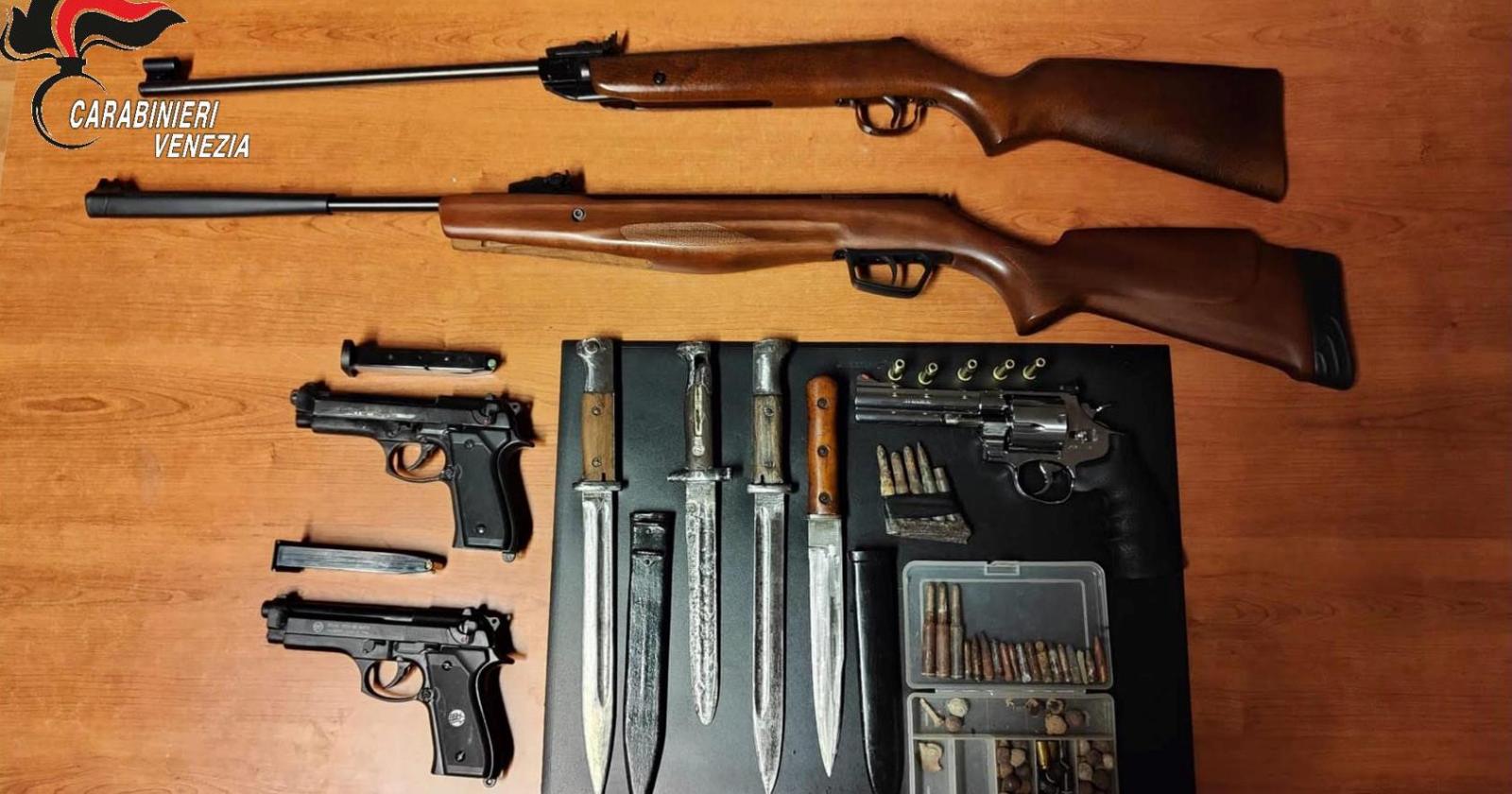 Esplosioni pericolose e detenzione abusiva di armi, denunciati due uomini