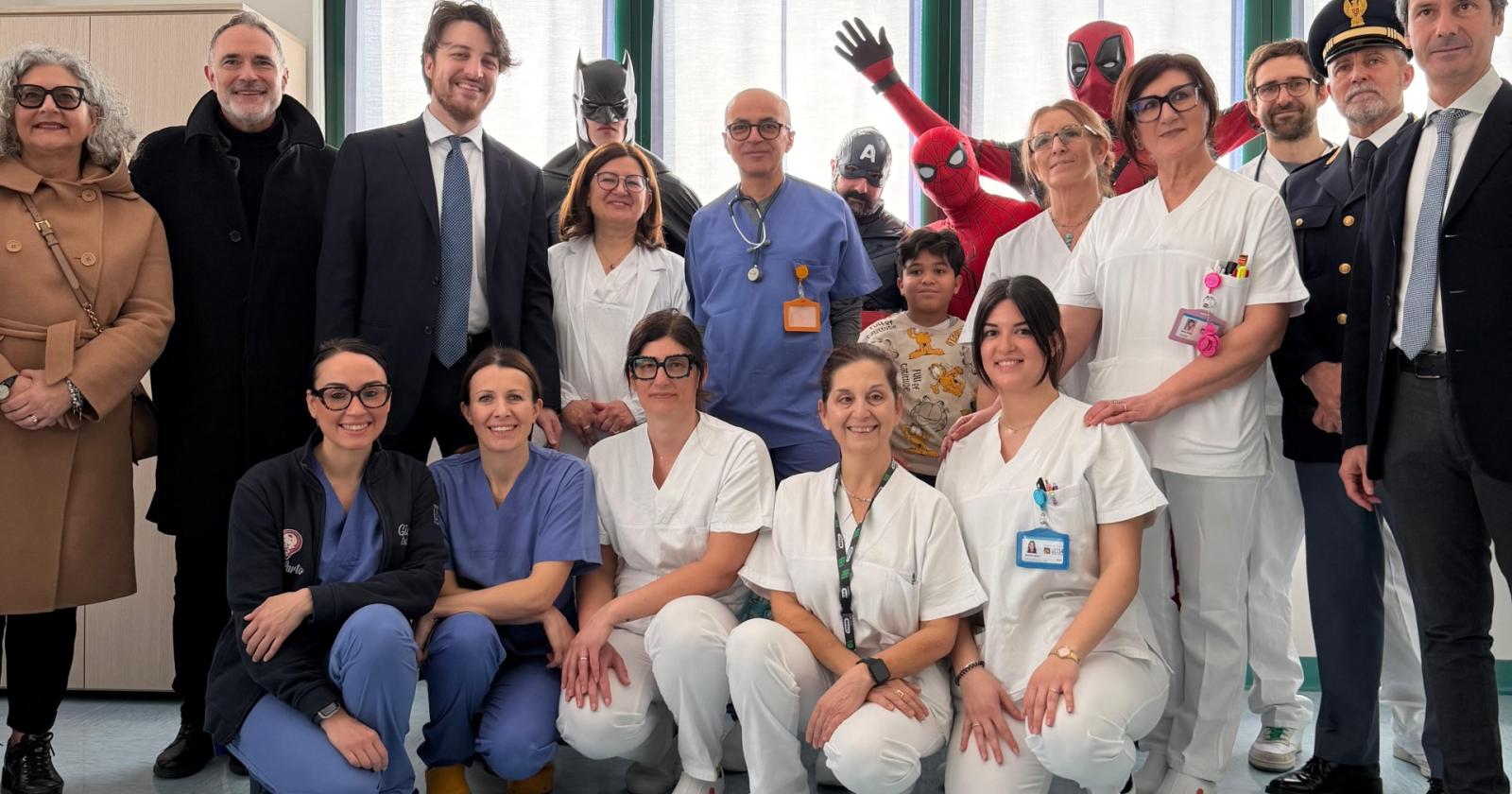 Gli ospedali veneti invasi da supereroi per regalare sorrisi
