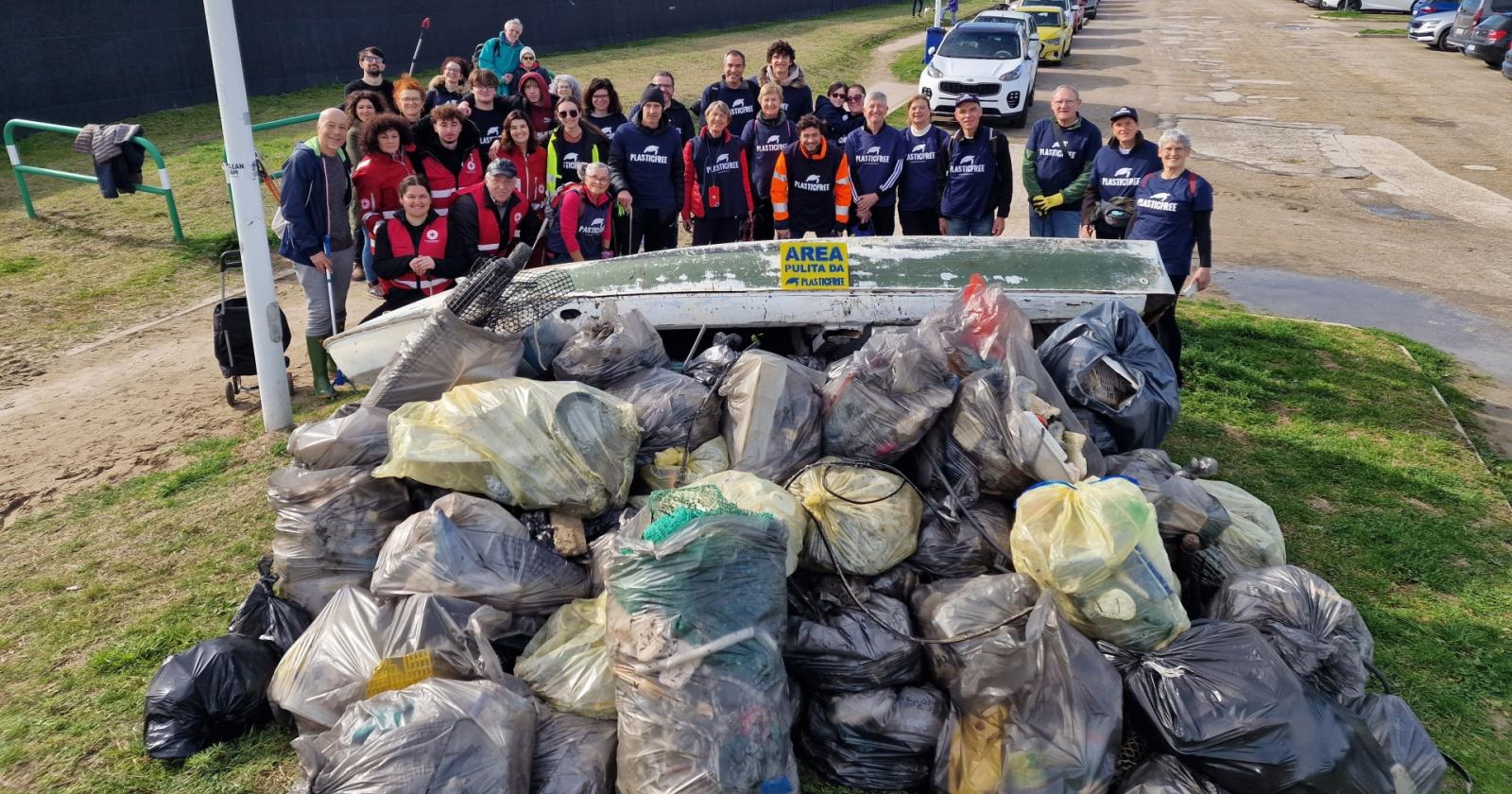 In 40 per pulire il litorale