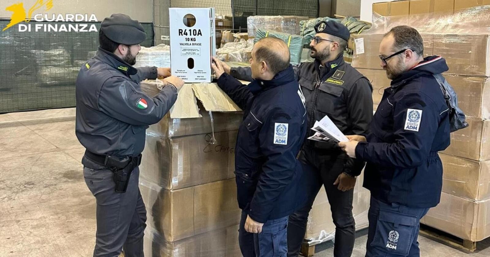 Maxi sequestro al porto: 24 tonnellate di gas refrigerante in contrabbando