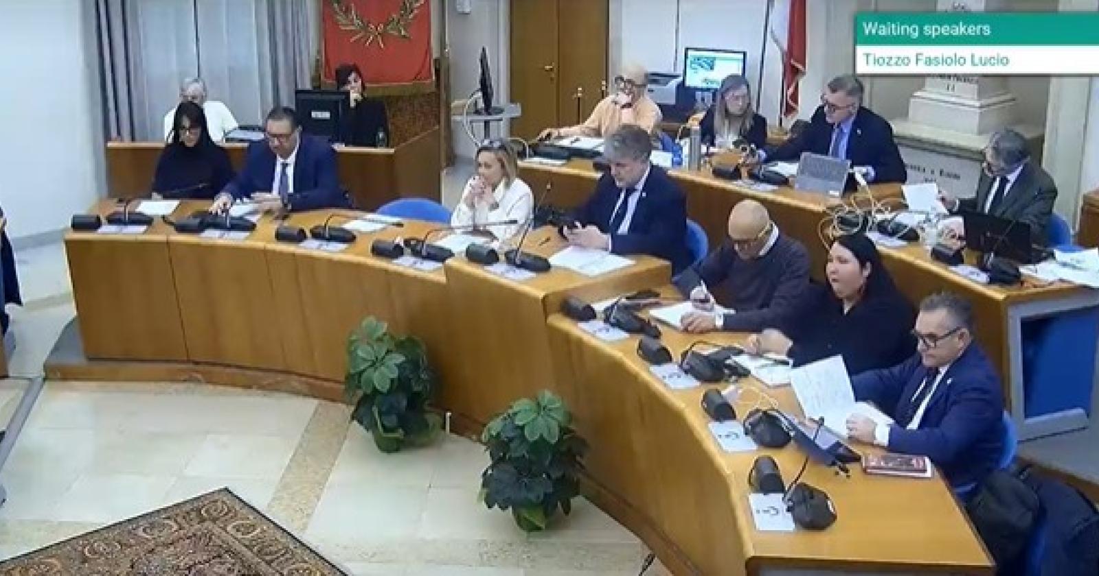 Pace fatta ma scoppia il caso deleghe