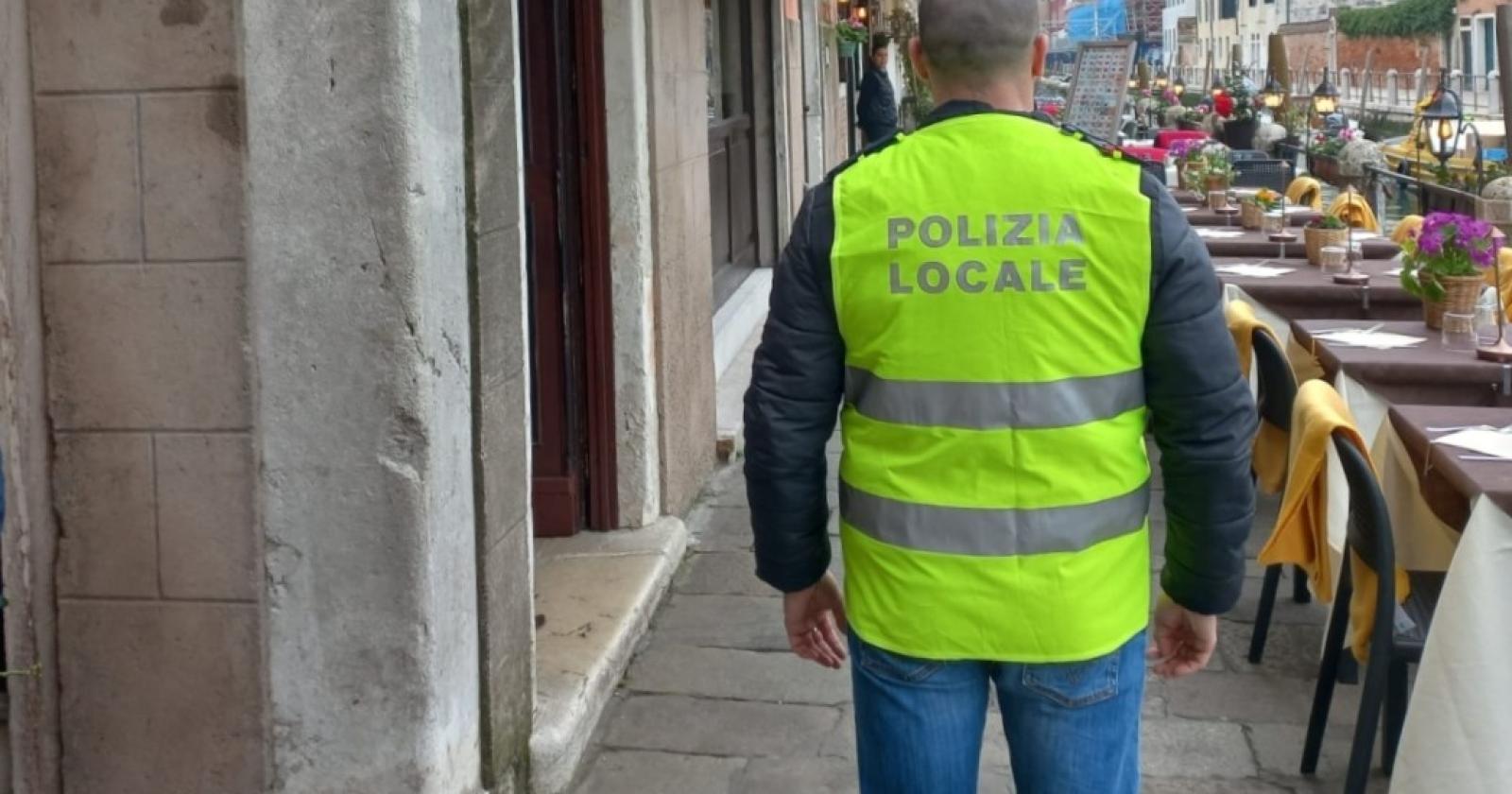 Venezia, controlli in un locale di Santa Croce: sequestrati gli alimenti 