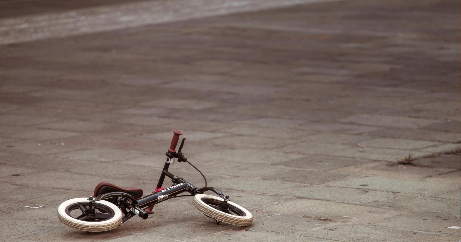 Bambina travolta da una e-bike: conducente fugge senza prestare soccorso