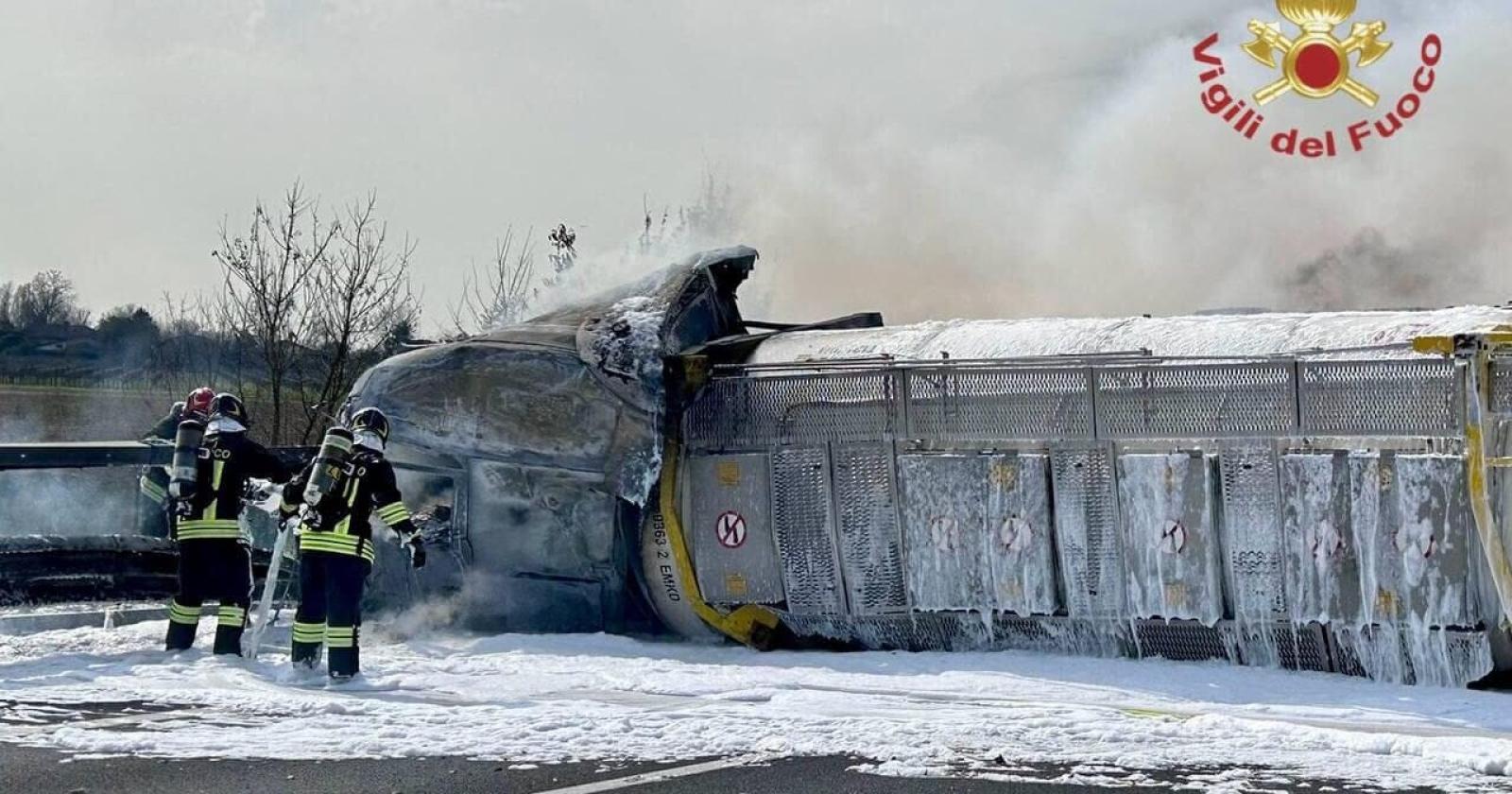  A4, incidente tra due autocisterne, un ferito