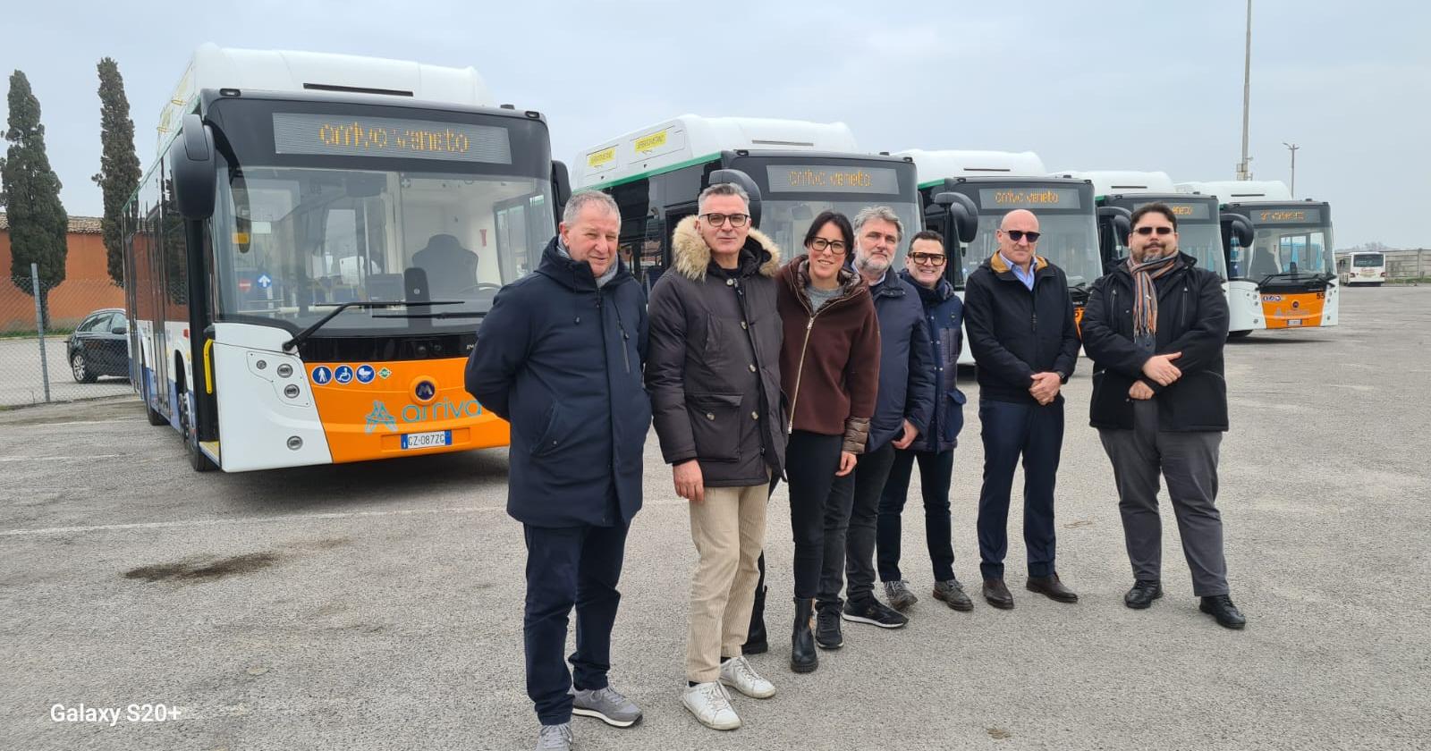 Cinque nuovi bus a basse emissioni
