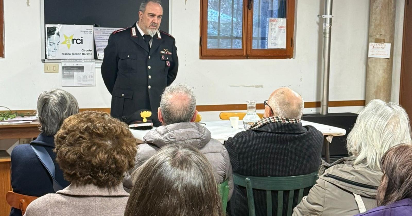Truffe e come difendersi, l'incontro dei Carabinieri