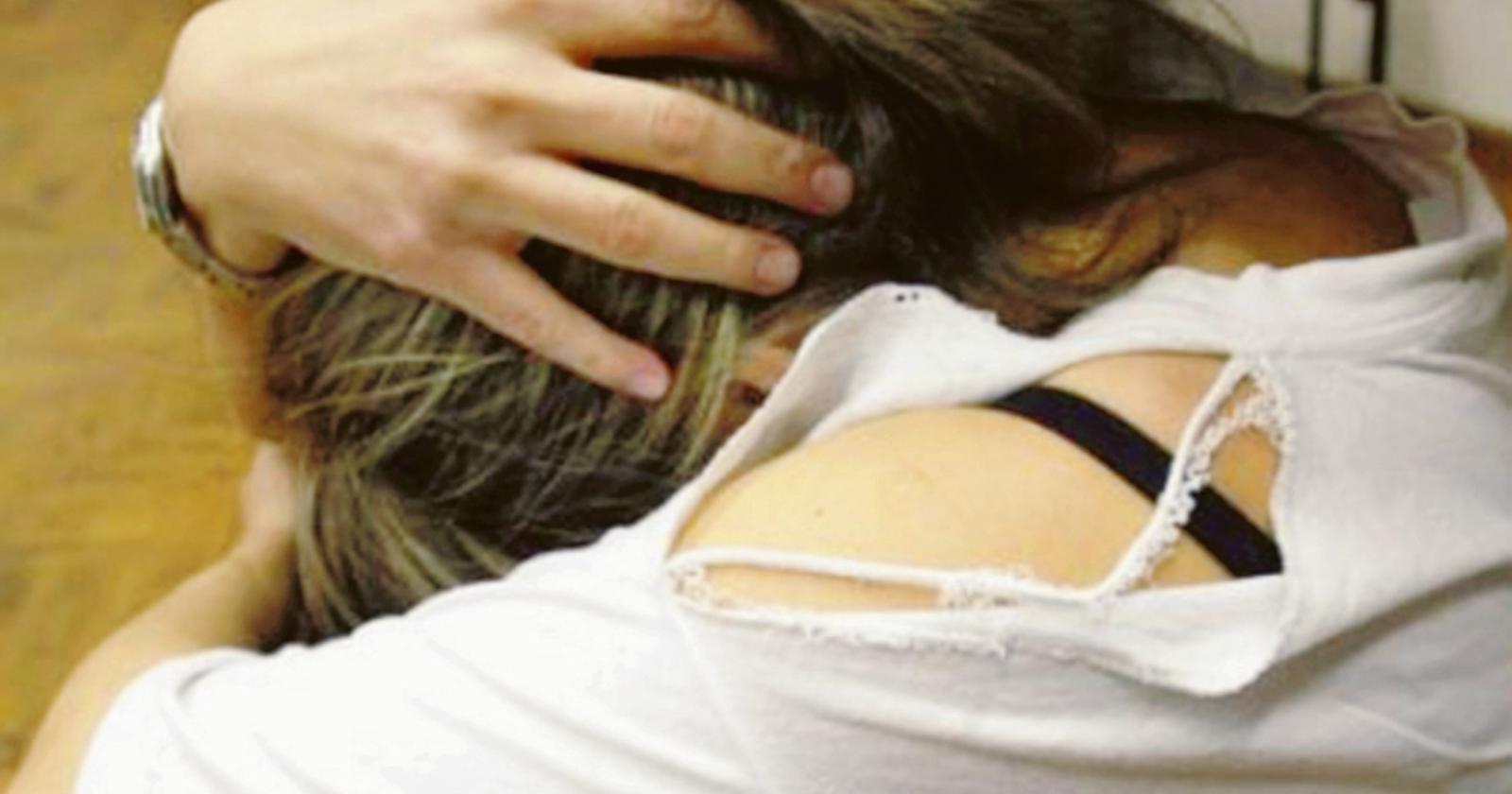 Violenza sessuale sulla figliastra, allontanato da casa