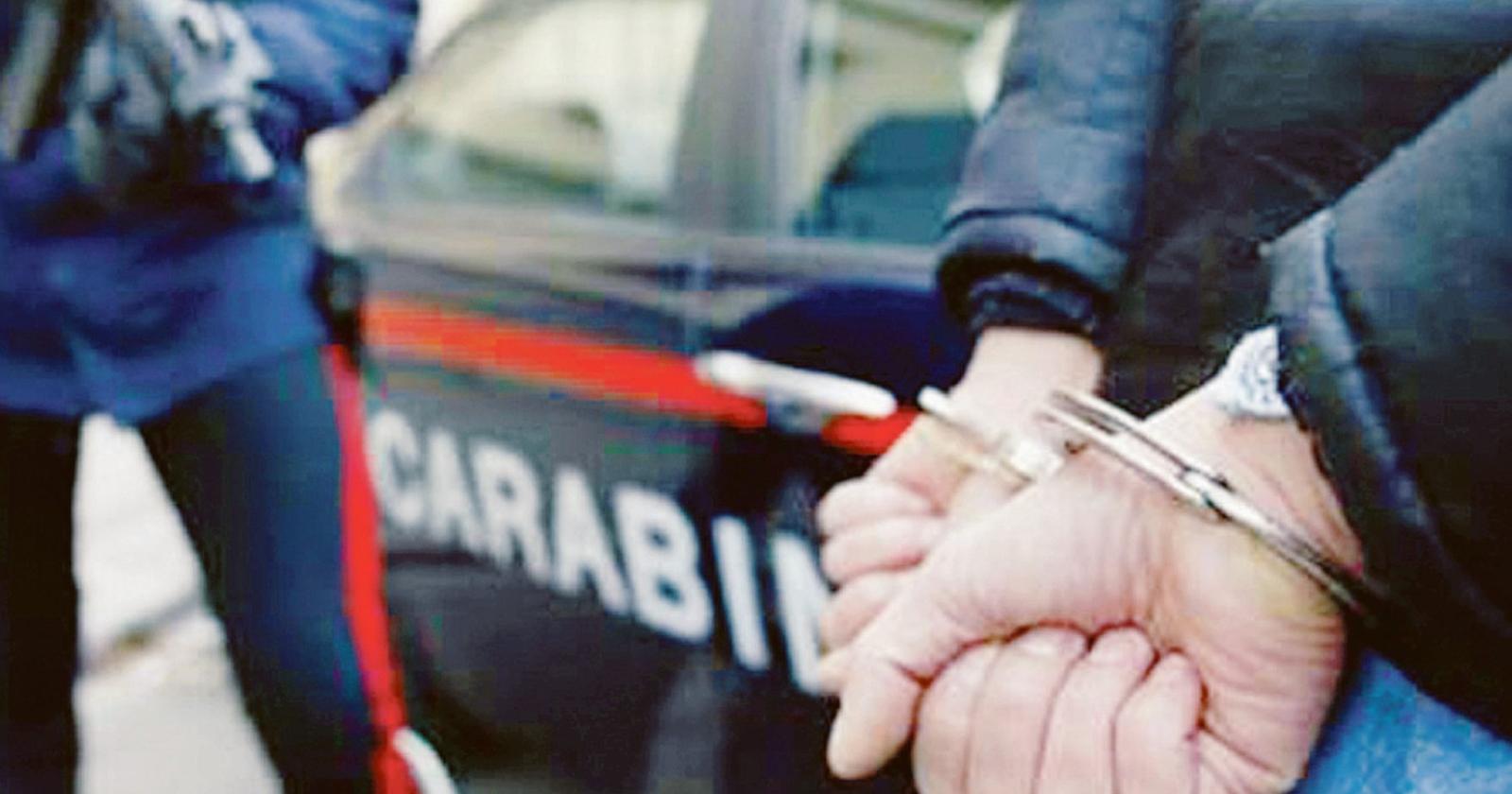 Spaccia a scuola: è subito libero