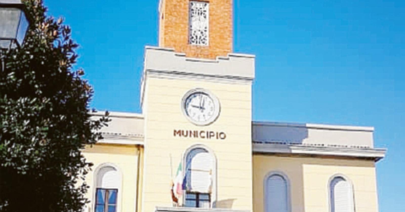 Ritorno al futuro per l'orologio del municipio