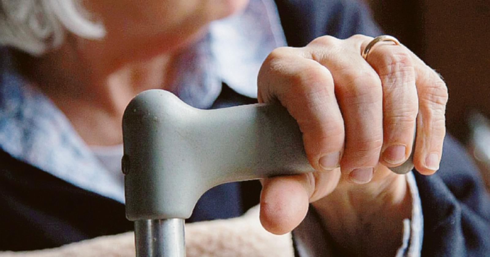 Furti ai danni di due anziane,  arrestate due persone