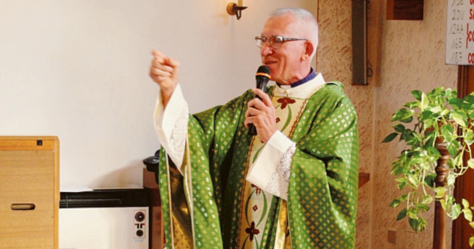 La parrocchia sistema le aiuole